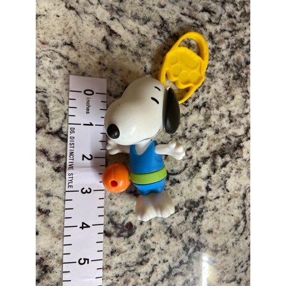 Snoopy Basketball Player Keychain Clip-On Toy 4.5" Collectible Figurine Peanuts - Picture 5 of 5